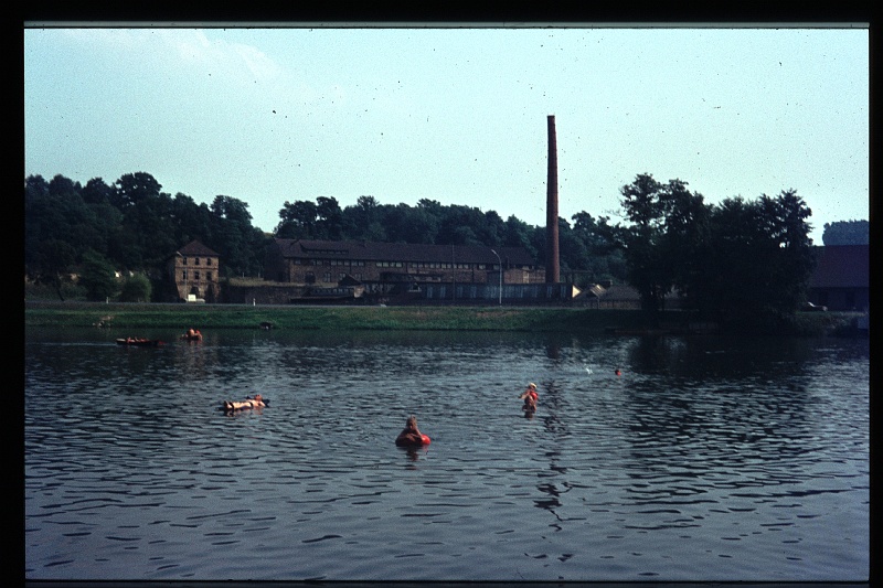 30.Bodenwohr aug 1972 Brigitte,Marion,Peter.JPG